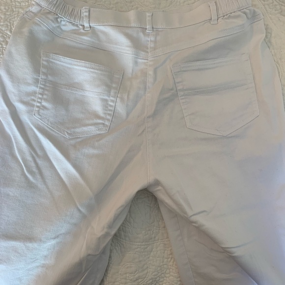 US12_White jean clam diggers - Picture 3 of 5